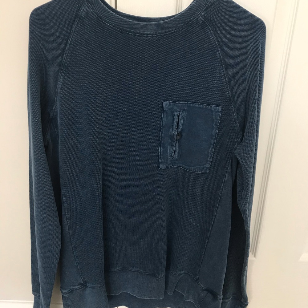 Women’s top- blueish/ navy color. 💙